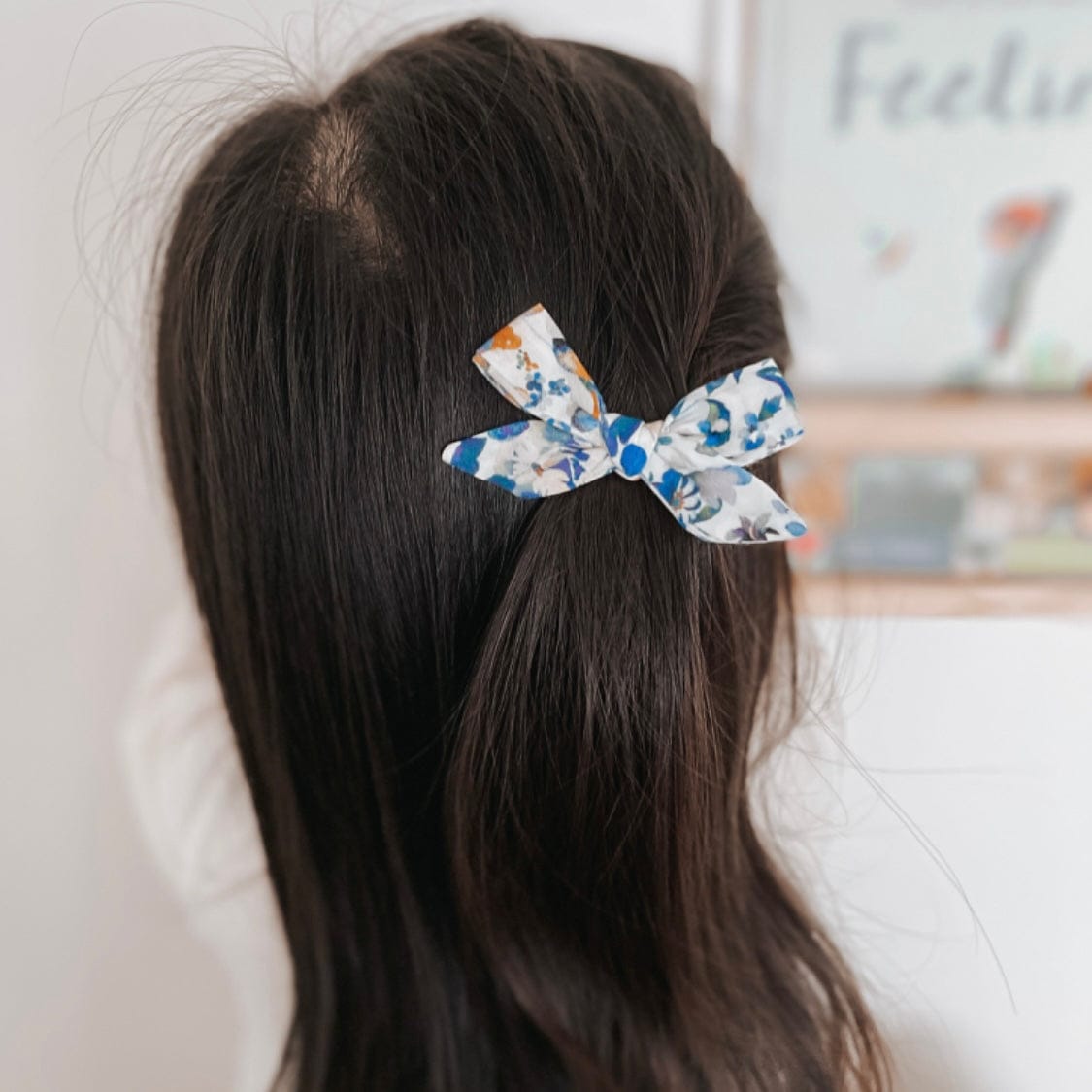 Josie Joan's Stella Petite-Blumen Bow Haarclip blau-Mokkini Kindermode